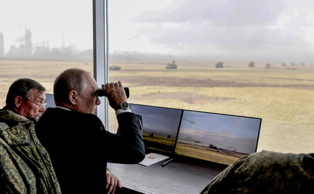 Путін на військових навчаннях, фото з вільних джерел