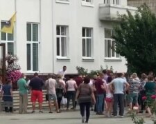 Тернополяни повстали проти "червоної зони" Зеленського: "Вводьте у себе в Києві!"