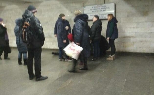 У киевлянина произошел инфаркт в метро, фото: Украина Сейчас