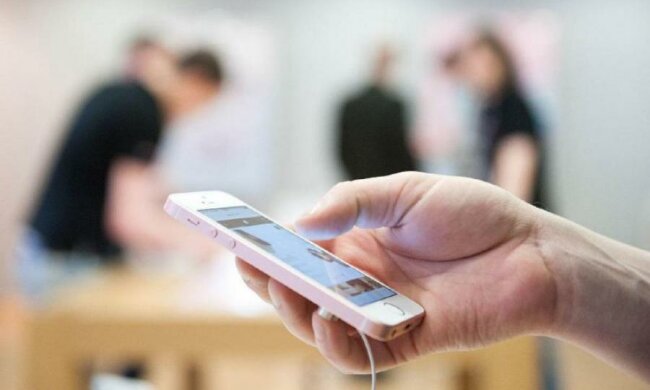 Apple кинет пользователей старых iPhone у разбитого корыта