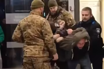 Облавы на уклонистов: имеют ли право ТЦК затягивать в авто силой