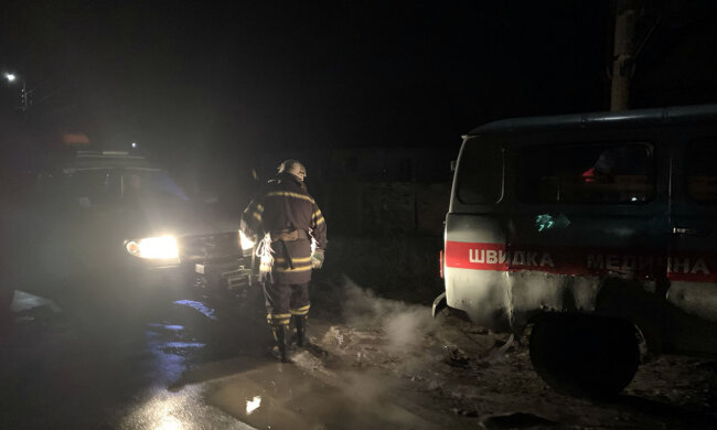 Швидка допомога застрягла, фото: ДСНС