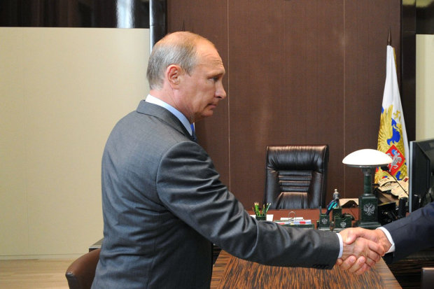 Провальна зустріч з дипломатом зробила Путіна посміховиськом: "могли і в "рило" брати заїхати"