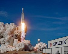 "Эта х**новина полетела": появилась реакция Маска на запуск Falcon Heavy