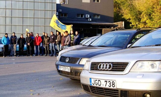 Як у "Бригаді": у власників євроблях почали законно "віджимати" автомобілі