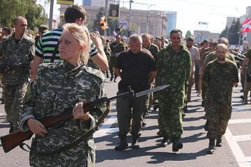 Те саме фото з "параду", соцмережі