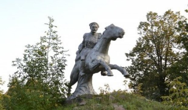 В Волновахе памятник Василия Чапаева переименовали, чтобы не демонтировать (фото документа)