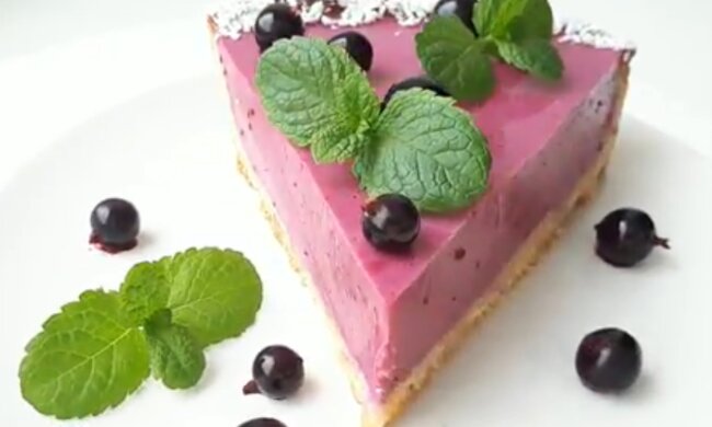 Творожно-смородиновый пирог, фото: кадр из видео