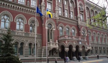 Невеликі банки стануть фінансовими компаніями