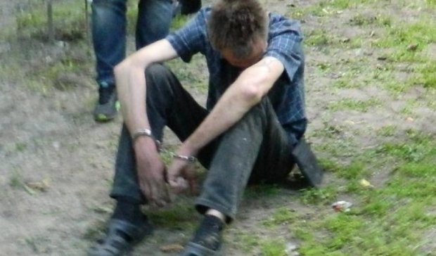 У Києві грабіжник зривав ланцюжки з жінок прямо на вулиці