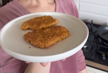 Куриные отбивные и кукурузной крошки, кадр с видео