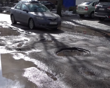 Ями на дорогах. Фото: скрін youtube