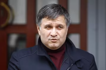 Каждый десятый полицейский ранее работал в милиции - Аваков