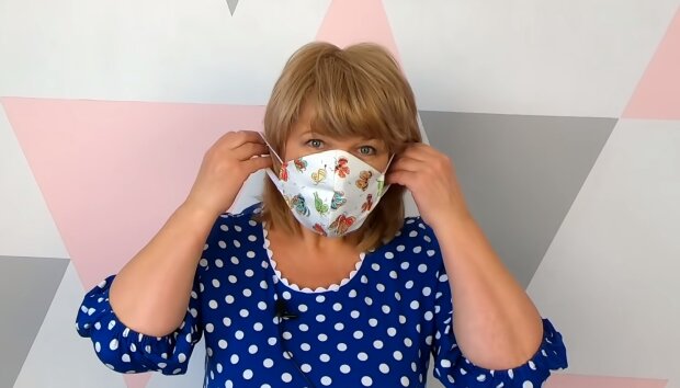 Тканинна маска, кадр з відео