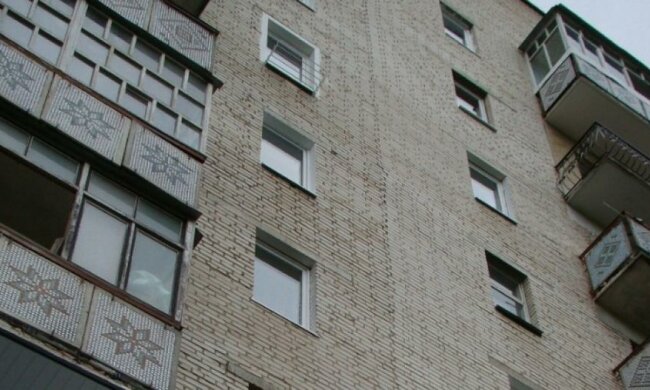 Мужчина выпал с балкона 9-го этажа в Кременчуге