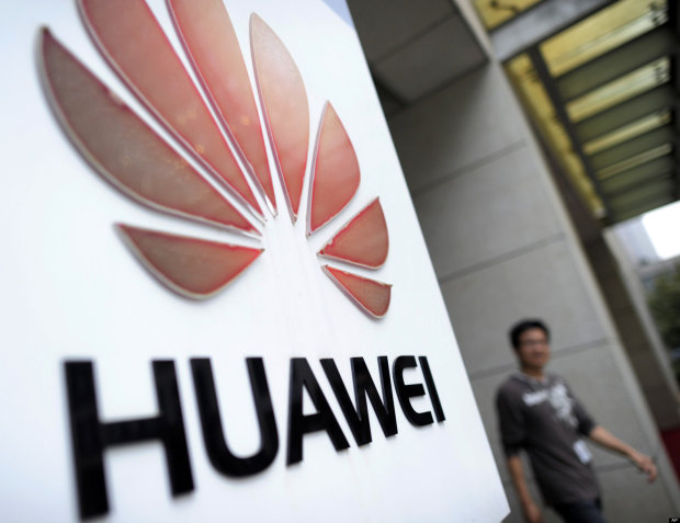 Huawei наказала сотрудников за новогодние поздравления: это предательство