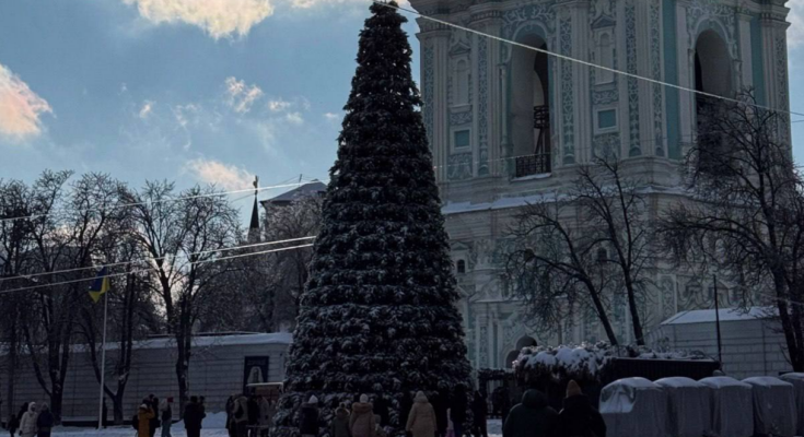 Украинцы, Киев, елка,  фото из соцсетей