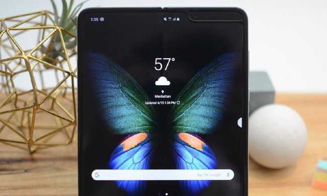 Складаний Galaxy Fold ламається просто на очах: користувачі шоковані