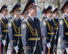 Українські нацгвардійці показали, як користуватися карабіном