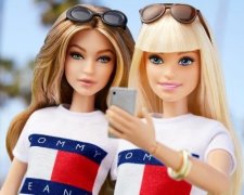 Джиджи Хадид стала куклой Barbie на роликах