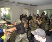 Підозрюваний у вбивстві офіцера СБУ під час суду намагався втекти 