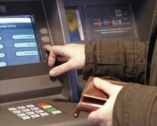 Банки вигадали, як наживатися на кредитках українців