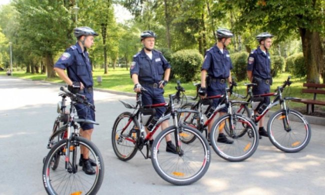 Херсонські міліціонери пересіли на велосипеди