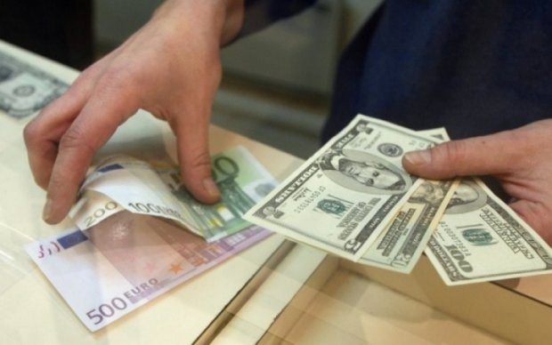НБУ разрешил украинцам покупать больше валюты