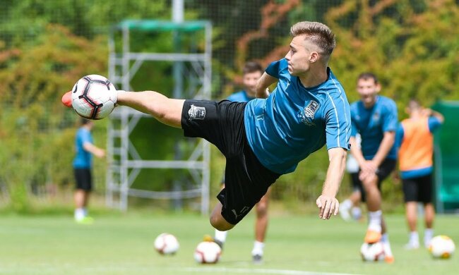 "Выиграли - мойтесь в канаве": под Донецком украинских футболистов унизили после разгромной победы