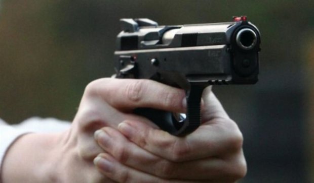 Вооруженный мужчина в Харькове напал на школьников (фото)