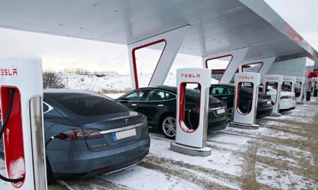 Халява закінчилася: Tesla ввела нові обмеження