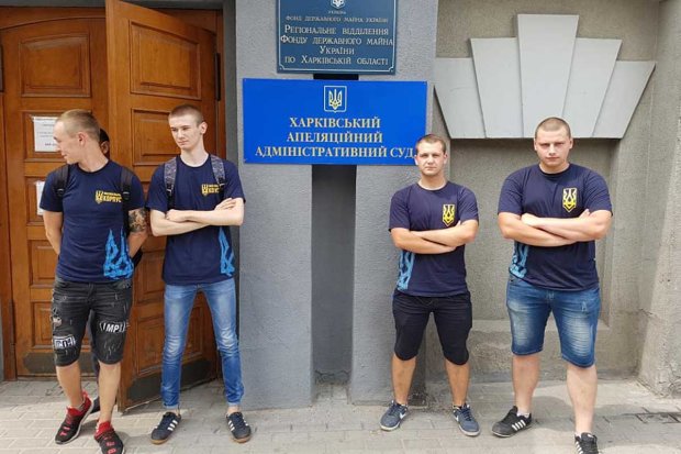 Нацкорпус хочет "вышвырнуть из Харькова Кернеса и вату с волчьим билетом": в город готовы войти военные