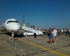 Українською не соромно: мовний конфлікт в аеропорту обурив соцмережі