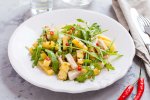 Салат с курицей и ананасами всего за 1 шаг