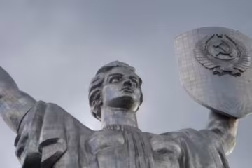 К зиме Киев очистят от советской символики  