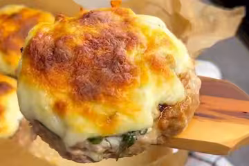 Мясные стожки с грибами, кадр из видео