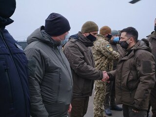 Володимир Зеленський з військовими / фото: сайт президента України
