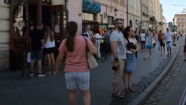 Українці на вулиці, скріншот: Youtube