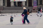 Українка з дітьми. Фото: скрін youtube