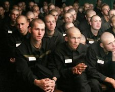 "АУЄ" в Україні: хто і навіщо тягне молодь до криміналу