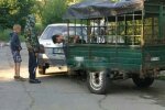 У Запоріжжі підлітки вивантажили причіп з сміттям в посадці - "Перегниє"
