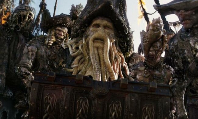 Популярна співачка розпочала жорстоку війну з піратами