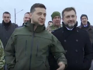 Владимир Зеленский в Станице Луганской, скриншот из видео: Офис Президента