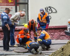 Українців обурили п'яні співробітники комунальної сфери: "Байдикують і матюкаються на весь двір"