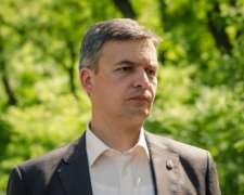 Права рука одеського мера заховав майно у дружини