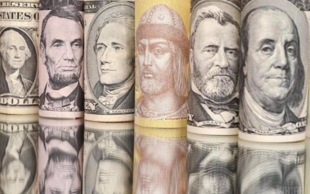 Курс валют 4 квітня: долар стрімко відірвався вперед