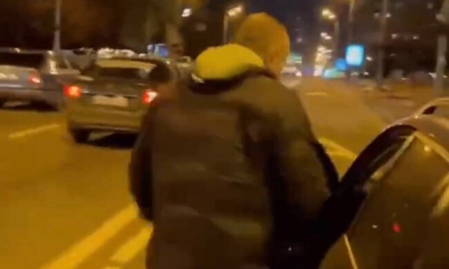 Таксист / скріншот з відео
