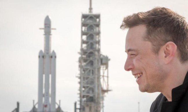 Маск випробує надважку ракету Falcon Heavy: пряма трансляція