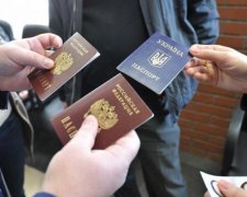 Стало известно, сколько украинцев рванули по паспорта к оккупантам