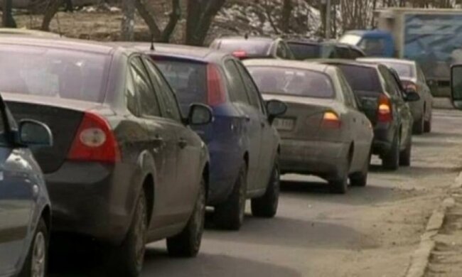 У чергах на кордоні України й Польщі стоять сотні автівок